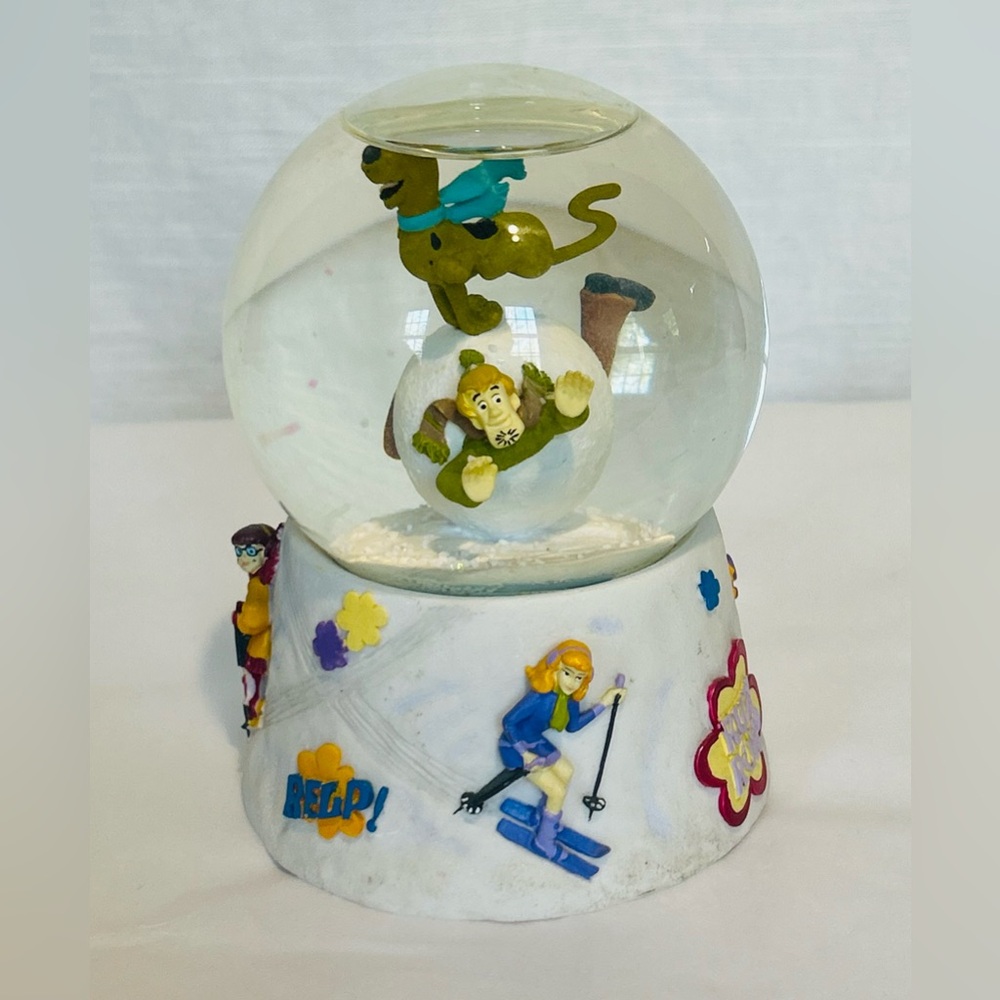 Scooby Do Hannah Barbera Vintage Y2K Themed Snow Globe - Colorful Characters
